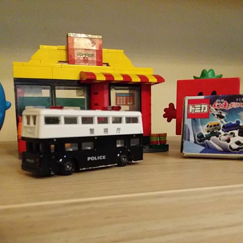 Takara tomy police bus