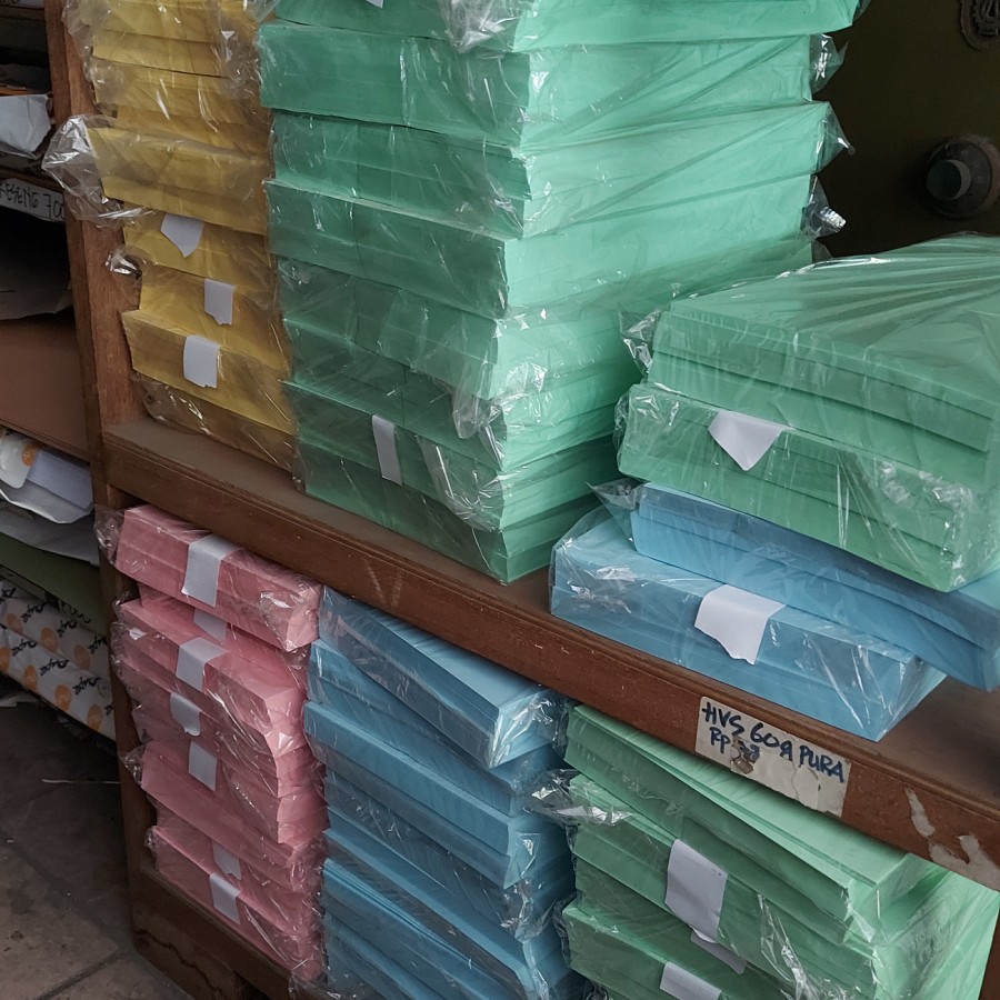 

Kertas HVS Warna Folio 70gr - Ukuran F4