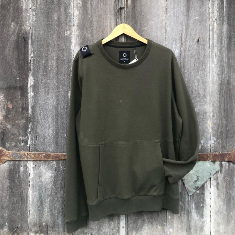 MA. STRUM crewneck
