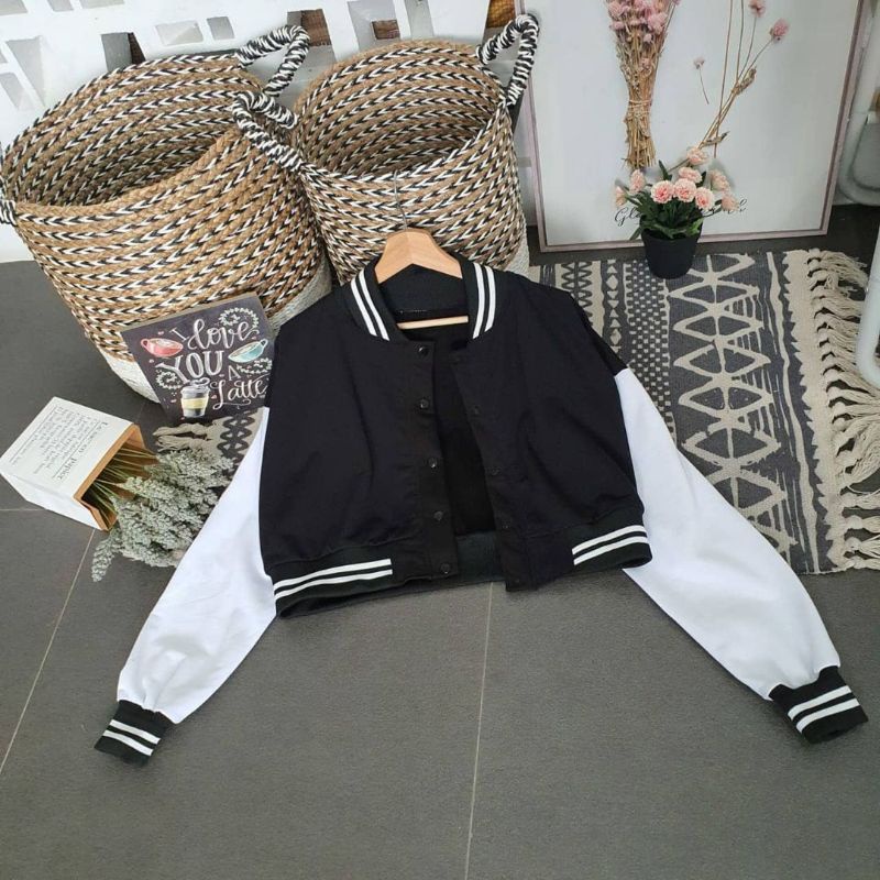 SWEATER BASEBALL CROP WANITA - VARSITY JAKET CROP - BAJU WANITA-Hitam