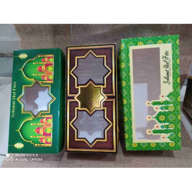 

Box lebaran bronis/toples isi 12pcs terlaris dan termurah