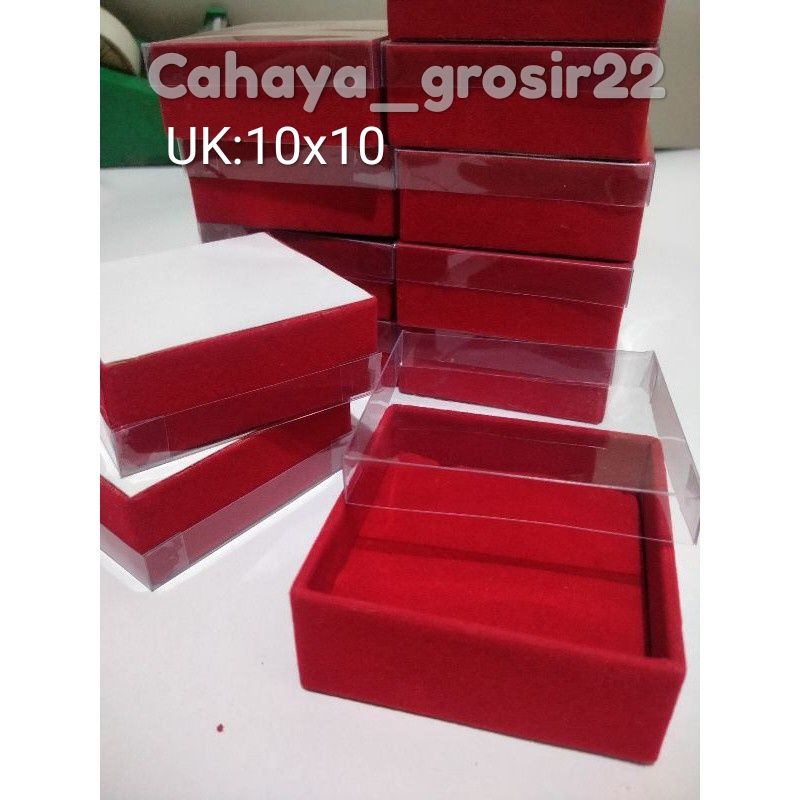 

Grosir pesanan kotak box gelang perhiasan 10x10 box bludru