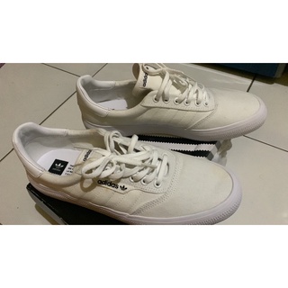 white adidas 3mc