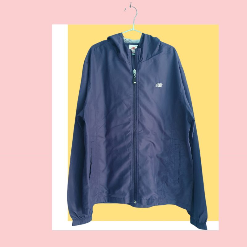 Running Jaket New Balance Preloved