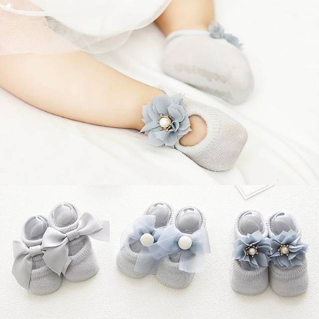  Kaos  Kaki  Bayi Bahan Lace dengan Karet  Anti  Slip Grey 
