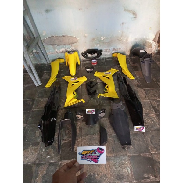Cover body bodi full set kasar halus vega r new warna kuning hitam model tailand