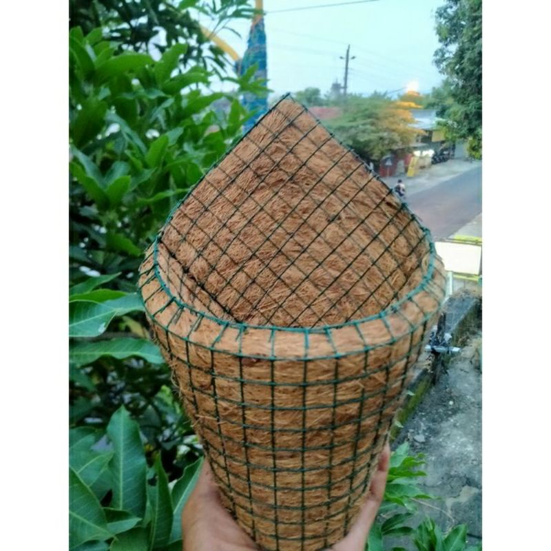 Pot bunga sabut kelapa strimin kerucut 15 cm