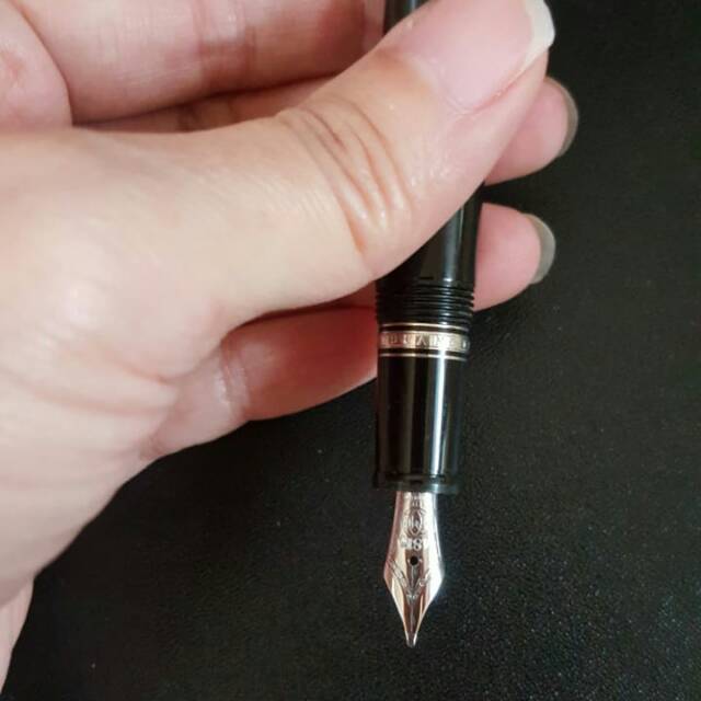 

Langka* Pulpen Fountain Montblanc Noir de Noir Keluaran Tahun Pertama 1999 Preloved