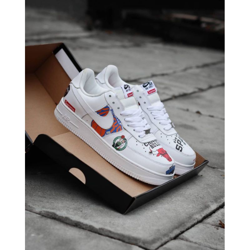 Nike air force 1 supreme chicago white