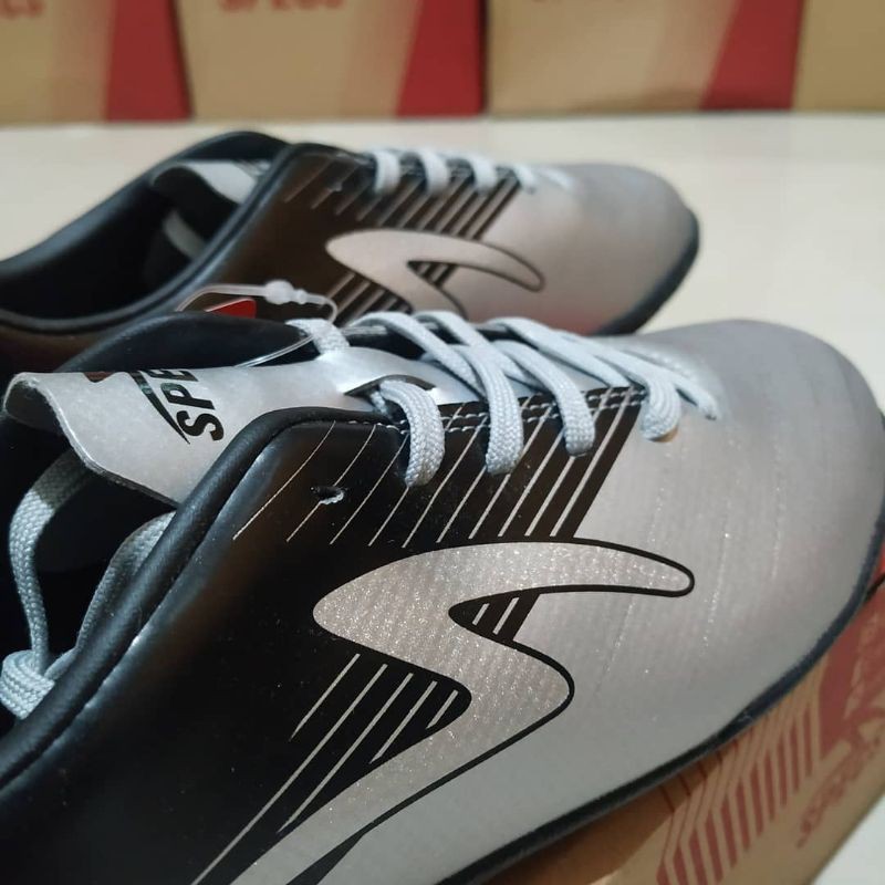 Sepatu Futsal SPECS RYUSEI IN Silver Black Original