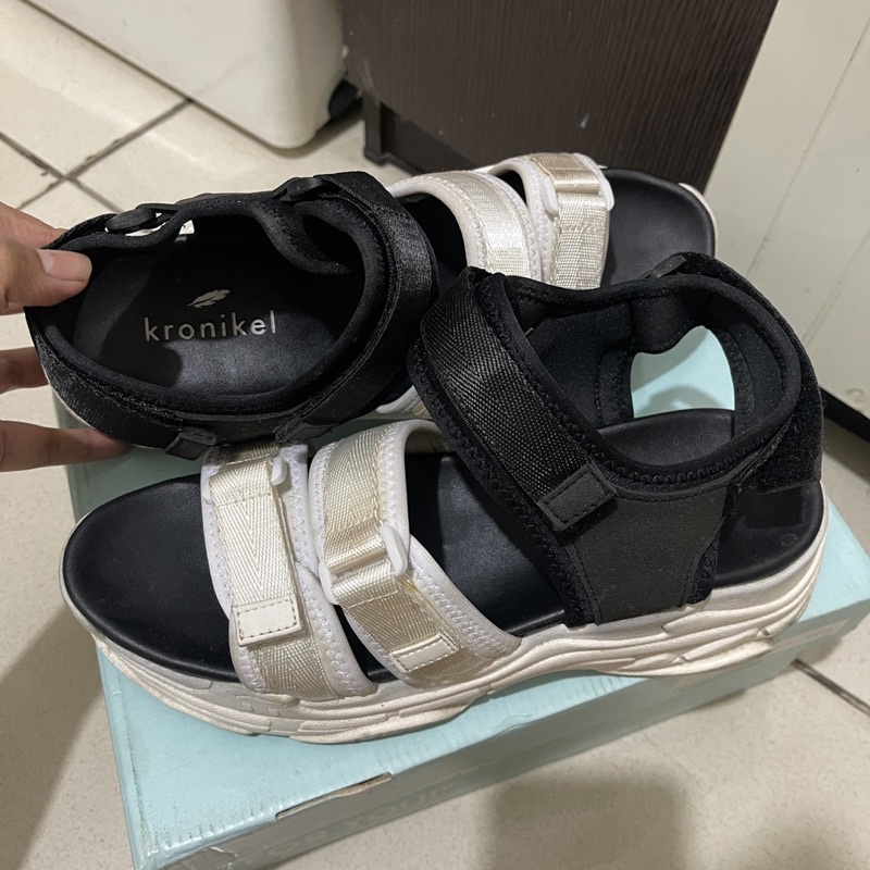 KRONIKEL STROMI BLACK DOVE SECOND