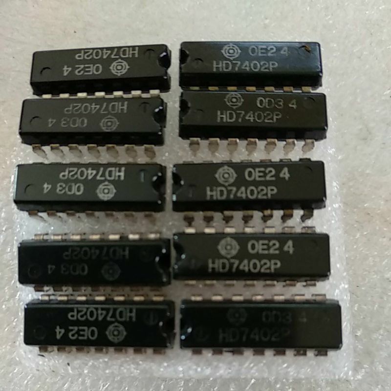 IC HD 7402