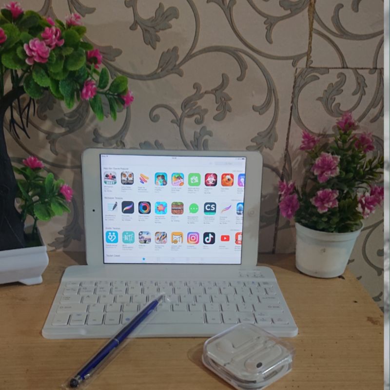 IPAD MINI 1/32GB | Wi-Fi ONLY | BONUS KEYBOARD  SLIM WIRELES  SEKEN ORI