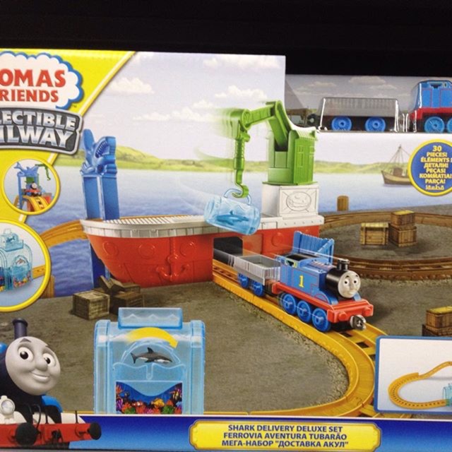 Thomas track shark delivery deluxe set