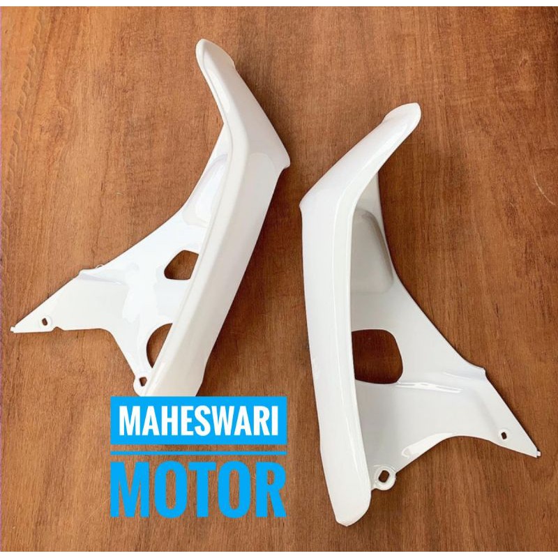 Legshield Luar Sayap Luar Honda Astrea Grand Putih.