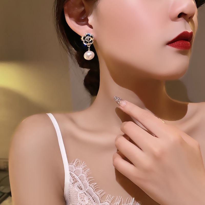 Anting Tusuk Gantung Desain Bunga Camellia Hias Mutiaraberlian Imitasi Gaya Vintageunik Untuk Wanita