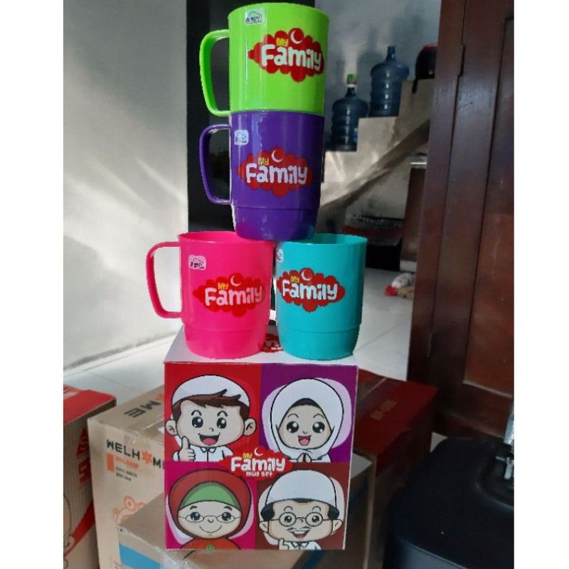 MUG FAMILLY / GELAS MOTIF KELUARGA / CANGKIR FAMILI / MUG PLASTIK