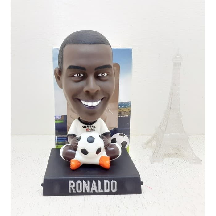 MAINAN & HOBI FIGURE PAJANGAN DASHBOARD MOBIL RONALDO HR1192W
