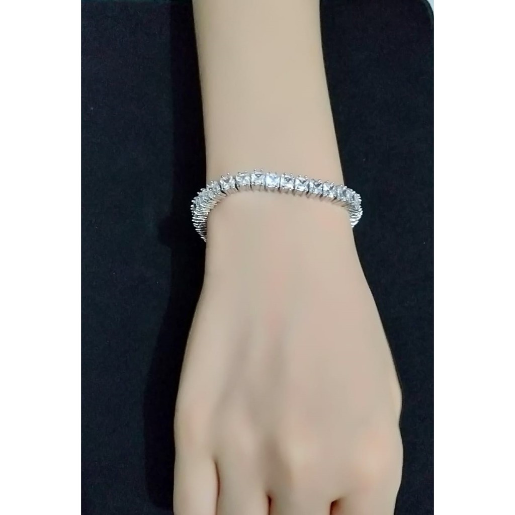 Gelang batu Zircon