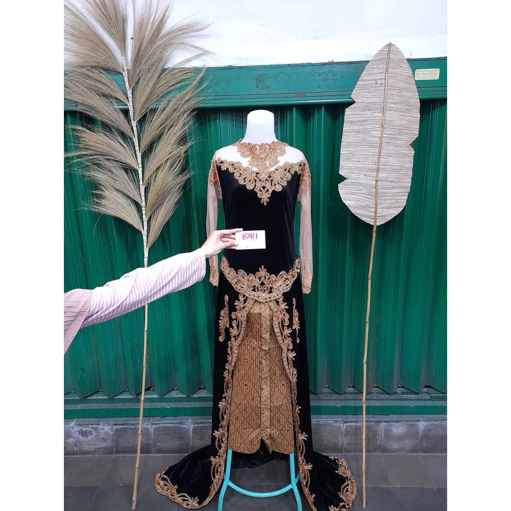Kebaya Bludru Manten Hitam kombinasi tile