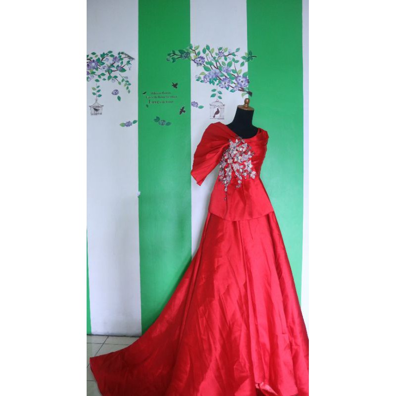 gaun pengantin warna merah