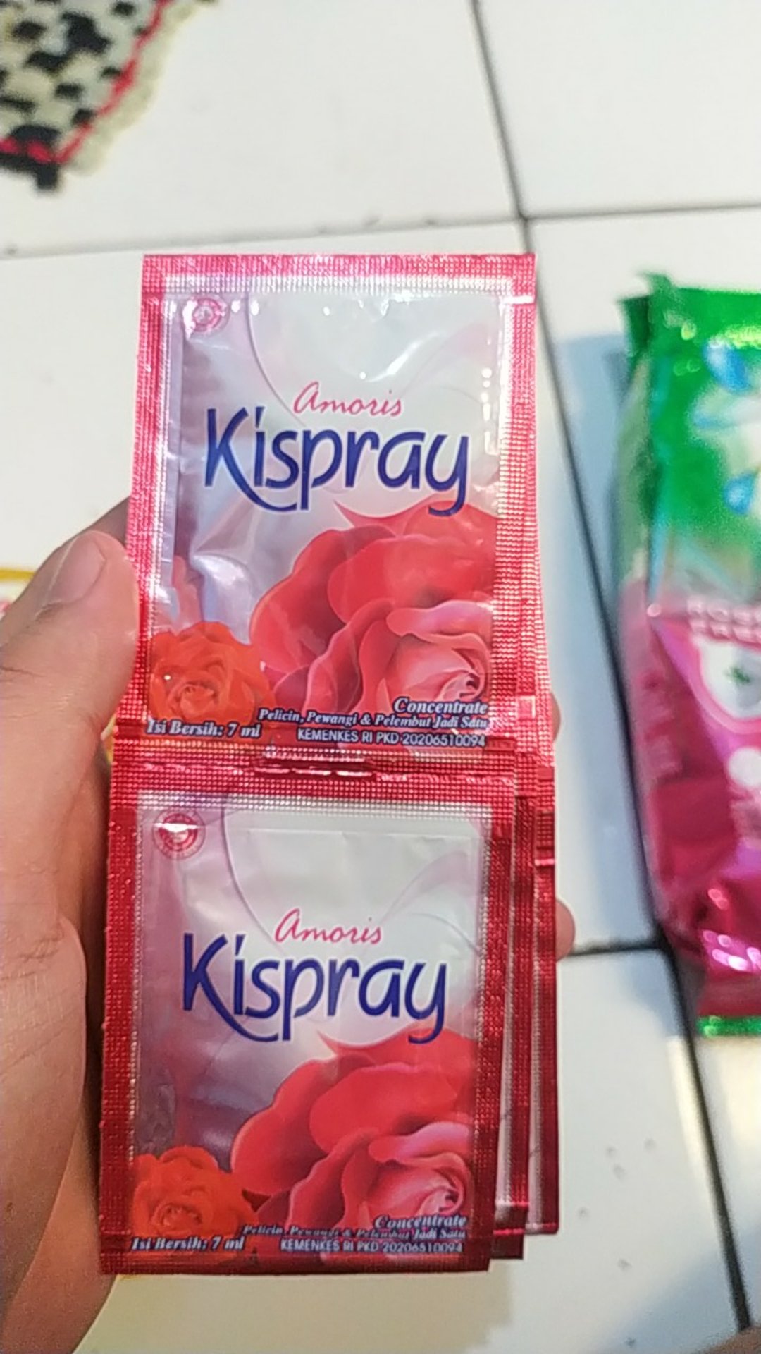 Kispray Pakaian Sachet Srenceng 12 Pcs X 7 Ml