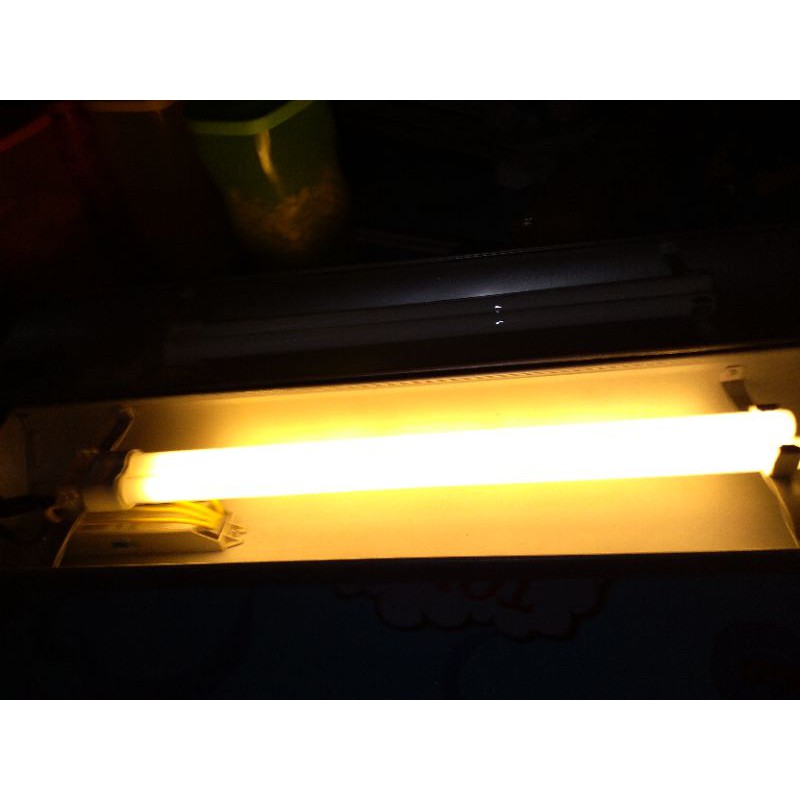 Lampu tanning arwana 1 pll 865/827