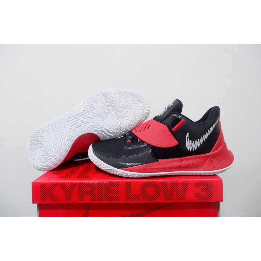 black kyrie 3 low
