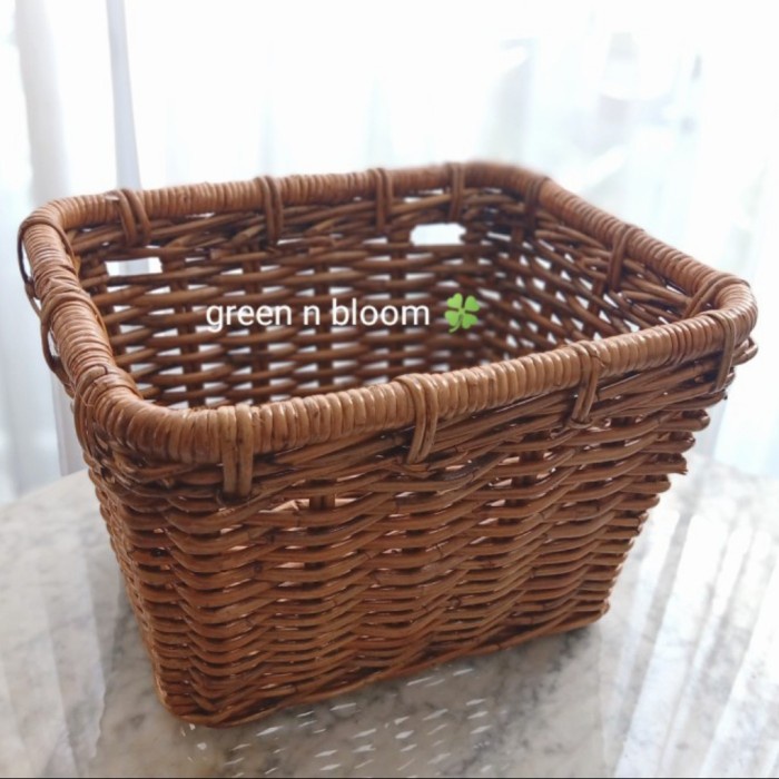 

Buah Kering - Keranjang Rotan Parcel Hampers Buah Kue Kering Natal Rotan Unik