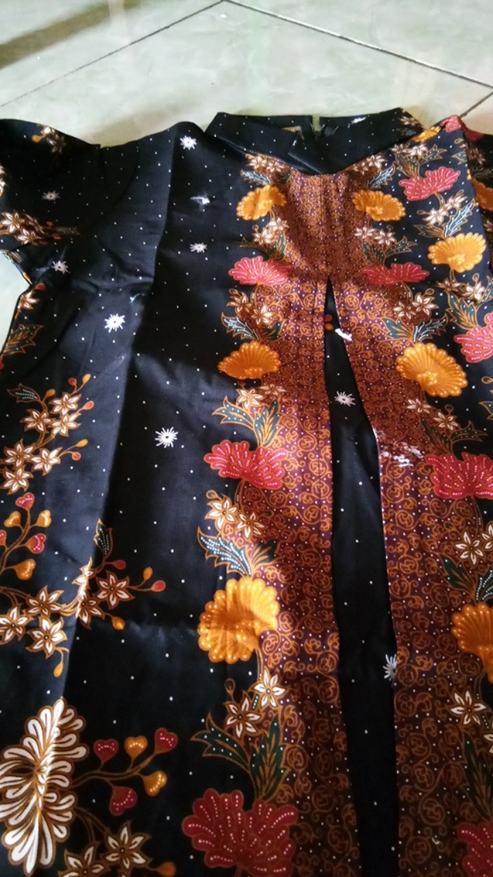 Grosir Terlaris Genes Jelita Tunic Navbor Yelbor Whitbor Creambor Tunik Batik Modern Hrb052