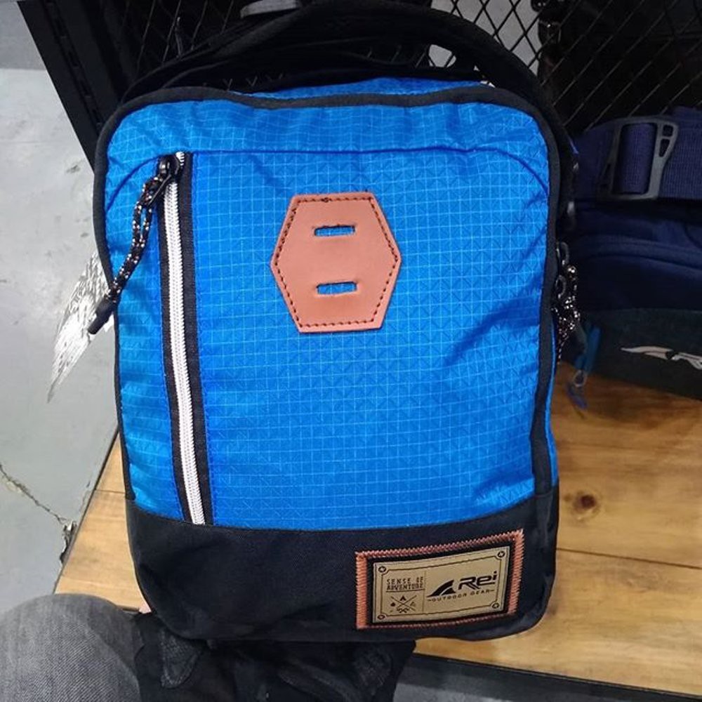 NEW TAS SELEMPANG AREI REI HOOVER TAB 10 POUCH BAG BIRU R1 201260101 GET VOUCHER