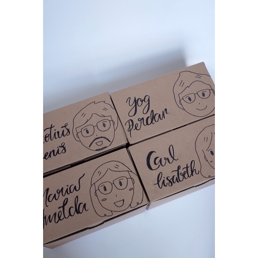 

Box hampers / box kado / box lettering