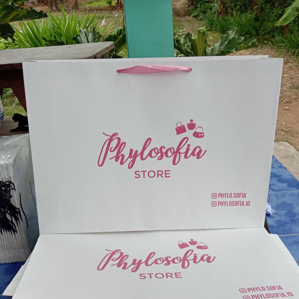 

Paperbag Ivory Putih, Paperbag Toko Murah Size Besar Plus Sablon Logo Tali Pita