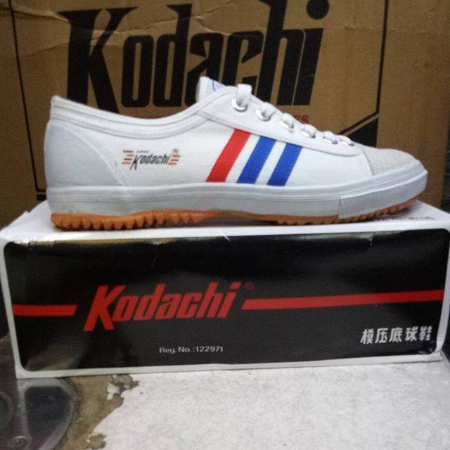 SEPATU CASUAL PRIA DAN WANITA ADIDAS KODACI