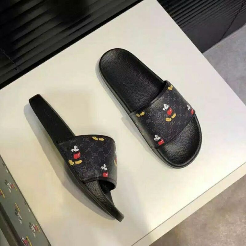Sandal slip motif mickey