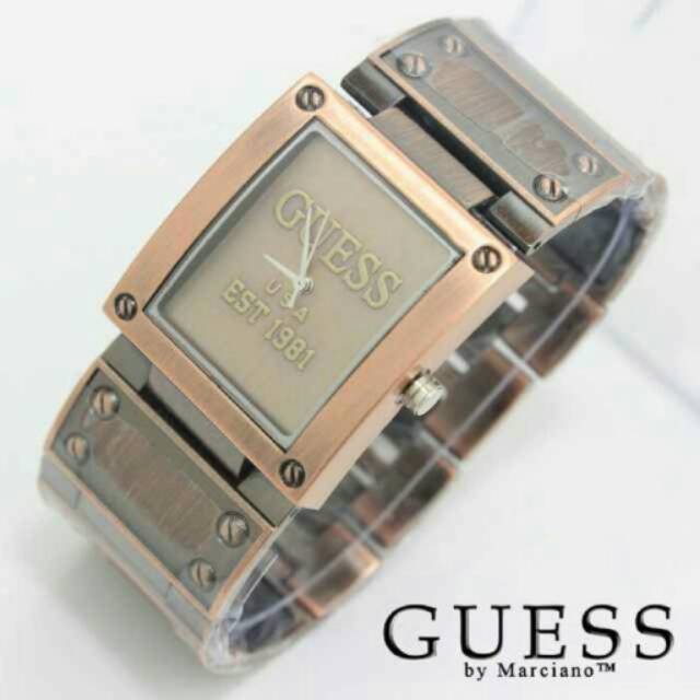 Jam tangan Wanita Guess Kotak RoseGold