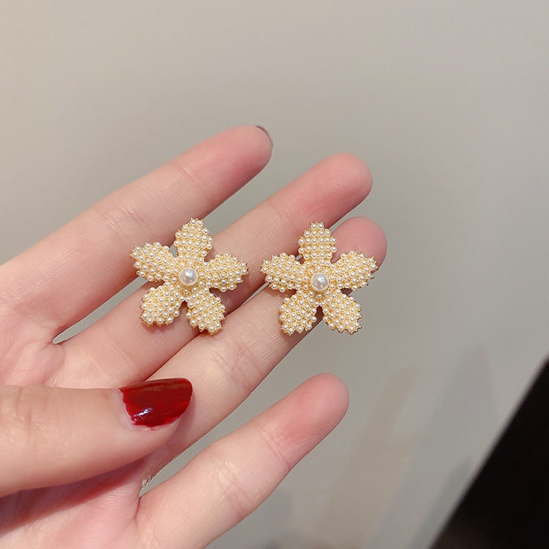 Korean Pearl Flower Earrings Temperament Design Fashion Earrings Exaggerated Personality  Earrings 925 Silver Needle