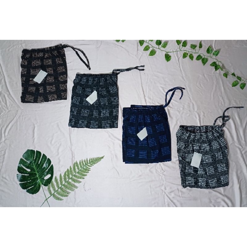 CELANA PENDEK PENSIL WANITA WAFLE