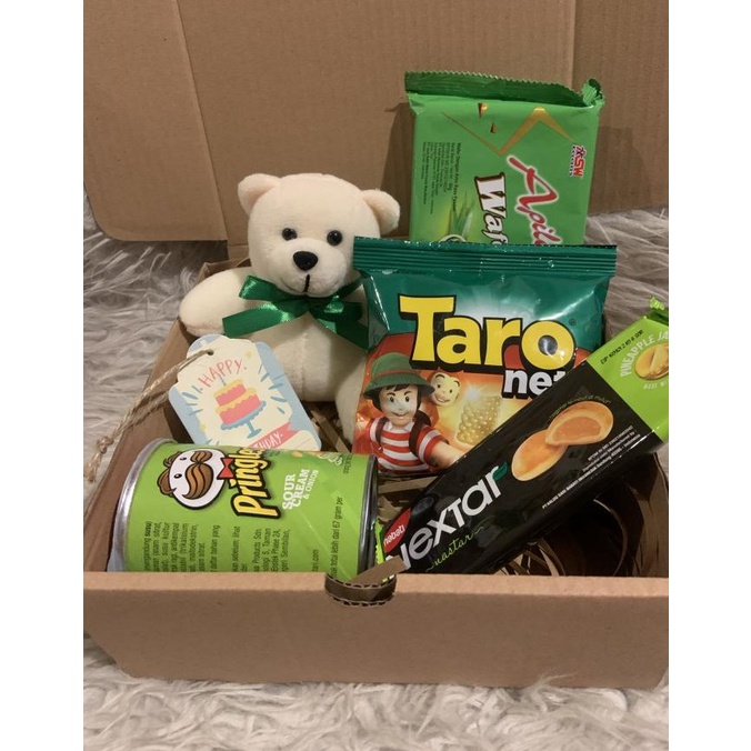 

Sale!!! Snack Box Hampers Gift Ultah/Lebaran/Christmas Hijau + Boneka - Paling Diminati