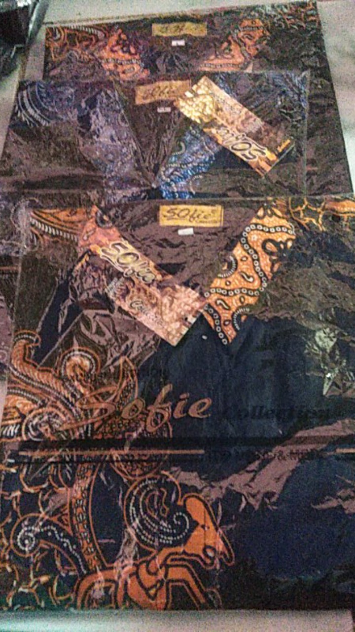 Kemeja Batik Bahu Pendek Motif Wayang Semar Mesem