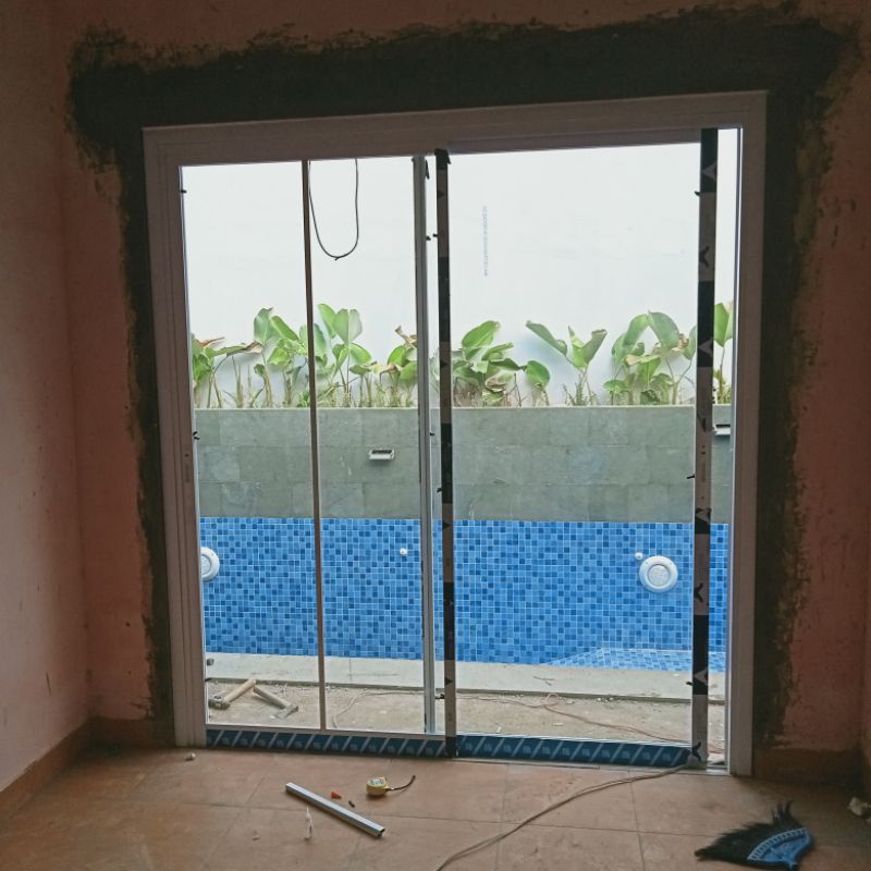 jendela dan pintu  aluminium