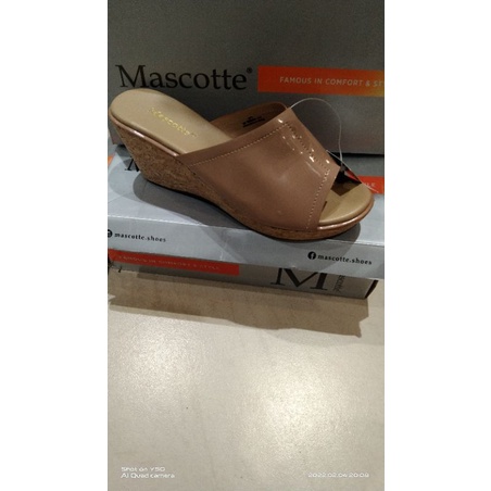 SANDAL WEDGES PEREMPUAN MASCOTTE