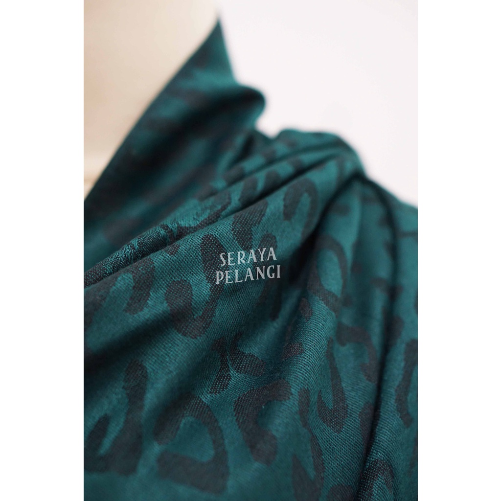 Pashmina Cashmere Motif Kupu-Kupu 04 | Animal Print | Selendang | Scarf | Syal | Shawl | Pasmina | Souvenir | Hadiah Ulang Tahun | Birthday Gift | Aksesoris Fashion Wanita | Premium Import Quality | Grosir Murah | Luxury Scarf