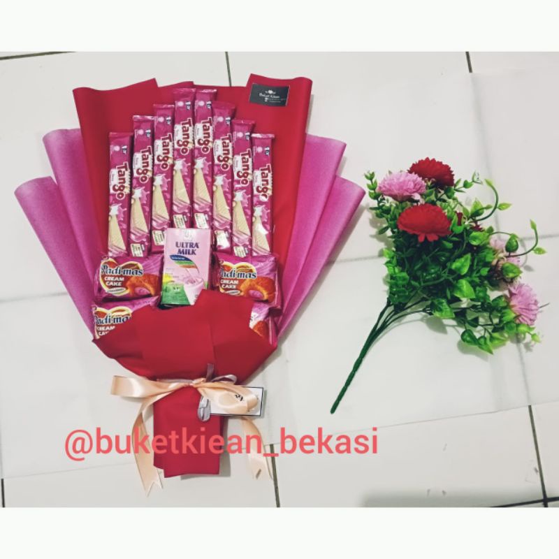 

buket snack pink / buket pink / buket tango / kado valentine / hadiah ulangtahun / hadiah kelulusan # buket wisuda