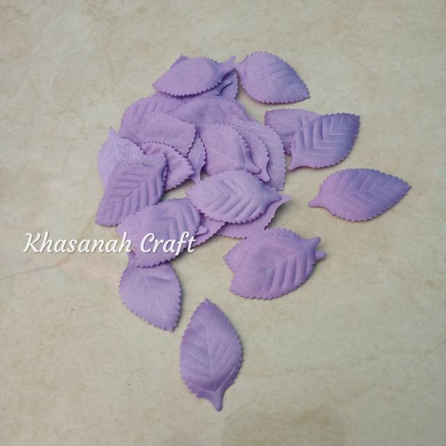 Daun warna kecil ~ ungu muda
