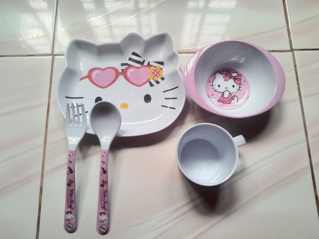 Set Alat Makan Melamine Hello Kitty (paket Piring Kepala)