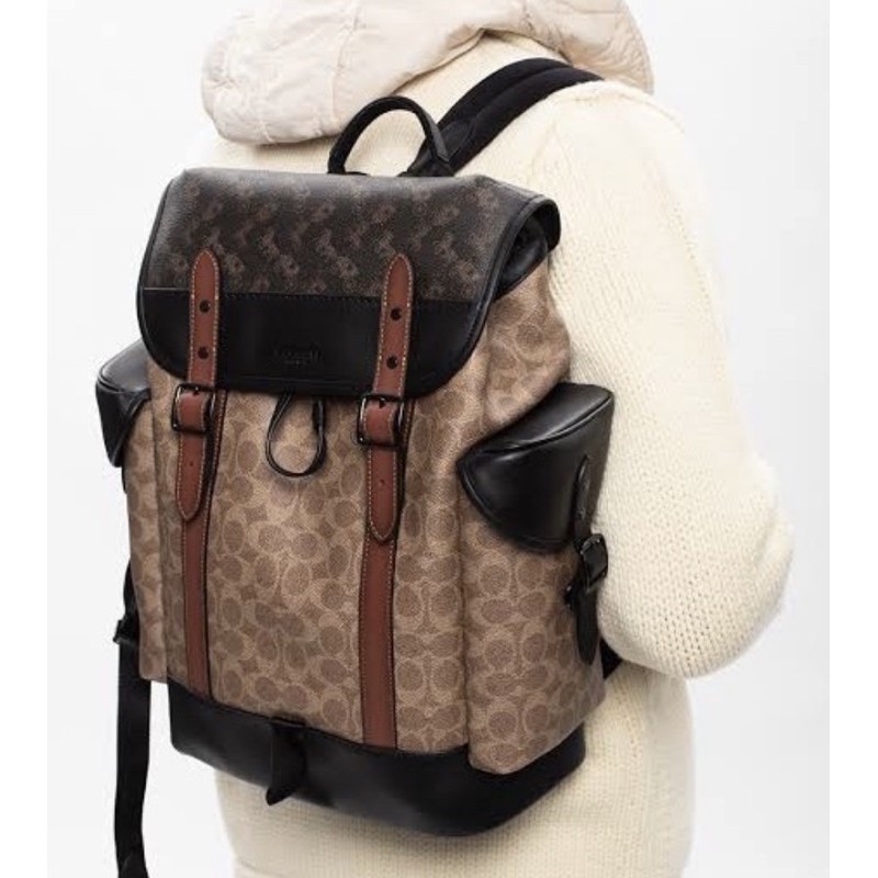 HITCH BACKPACK IN SIGNATURE CANVAS WITH HORSE AND CARRIAGE PRINT