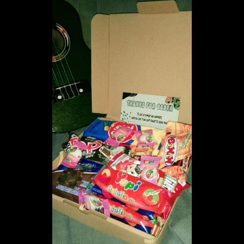 

hampers aesthetic snack for birthday or graduate and others