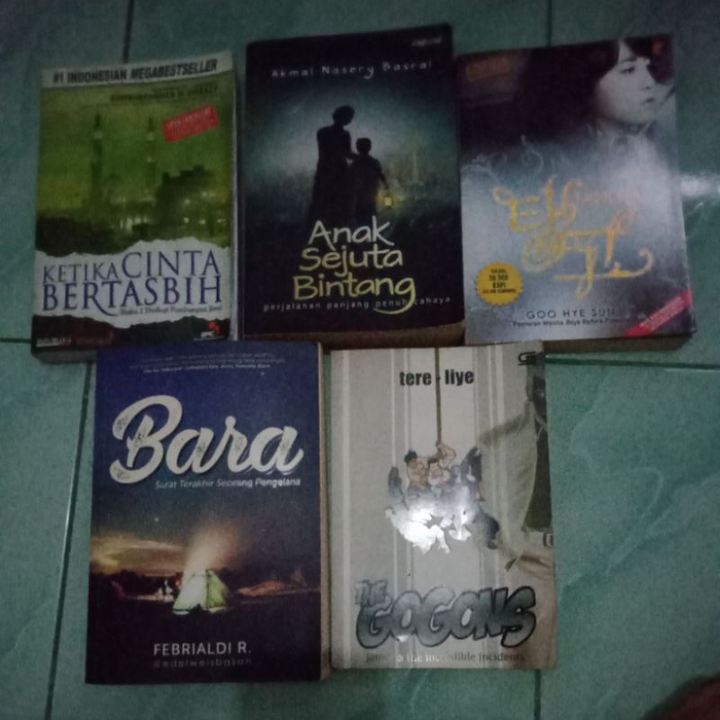 

NOVEL PRELOVED (Asli beli di toko buku)