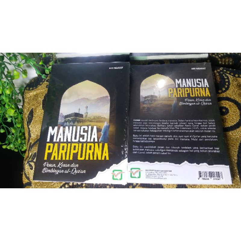 BUKU MANUSIA PARIPURNA USTAD ADI HIDAYAT LC. MA